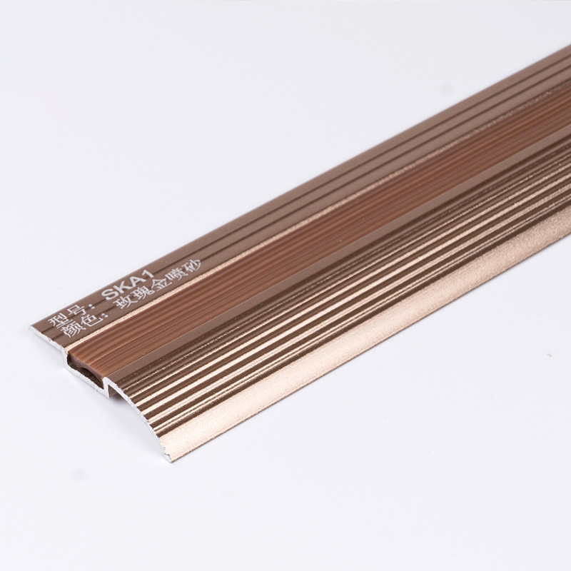 Tira de transici&oacute;n de alfombra a loseta