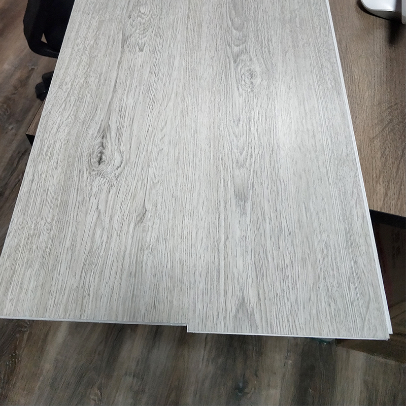 suelo de vinilo clic spc