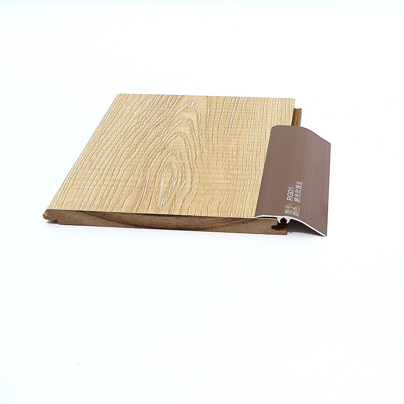 Tiras de transici&oacute;n interiores de aluminio.