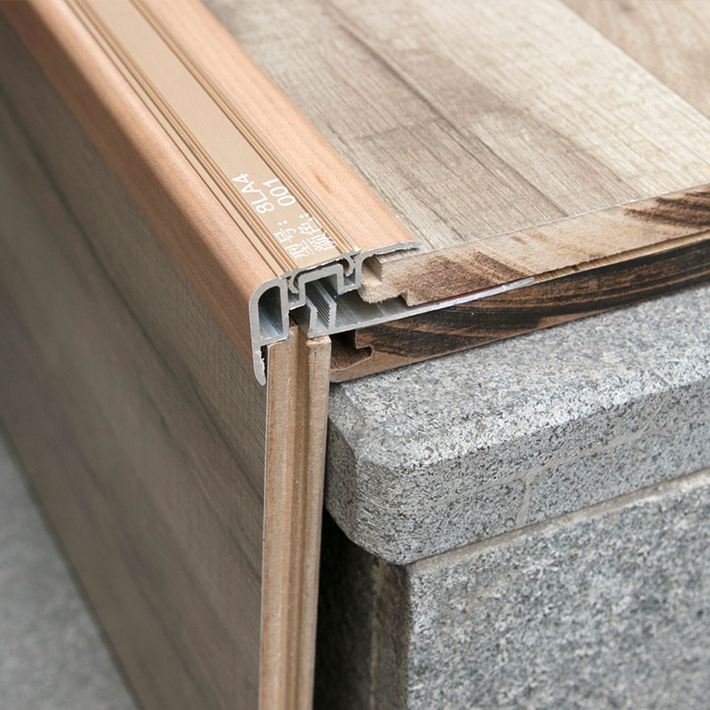 Borde de escalera personalizado