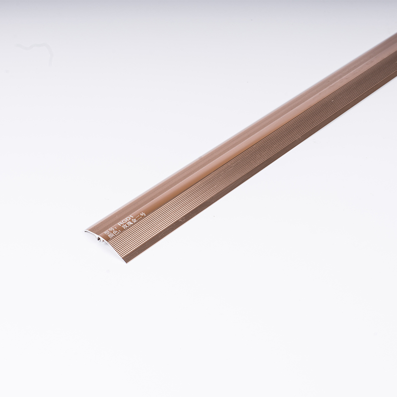 Tiras de transici&oacute;n de aluminio duraderas.