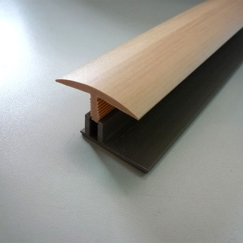 Tira decorativa de suelo en forma de T