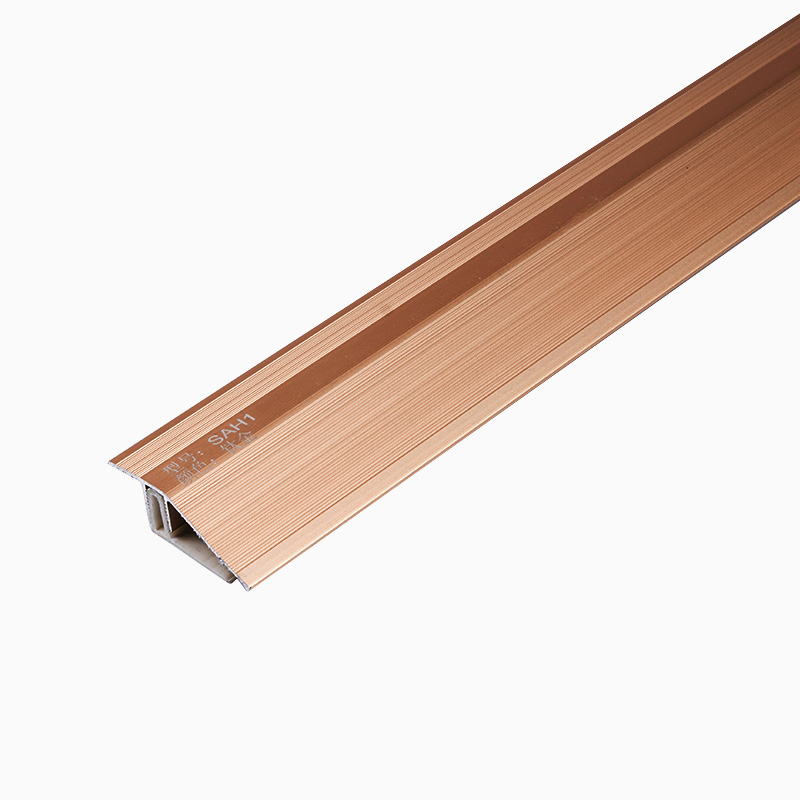 Tira de transici&oacute;n de piso de metal interior