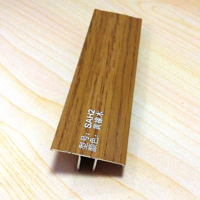 Moldura interior en forma de T