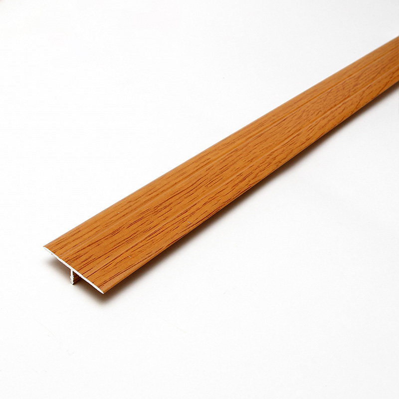 List&oacute;n de transici&oacute;n met&aacute;lico para baldosas.