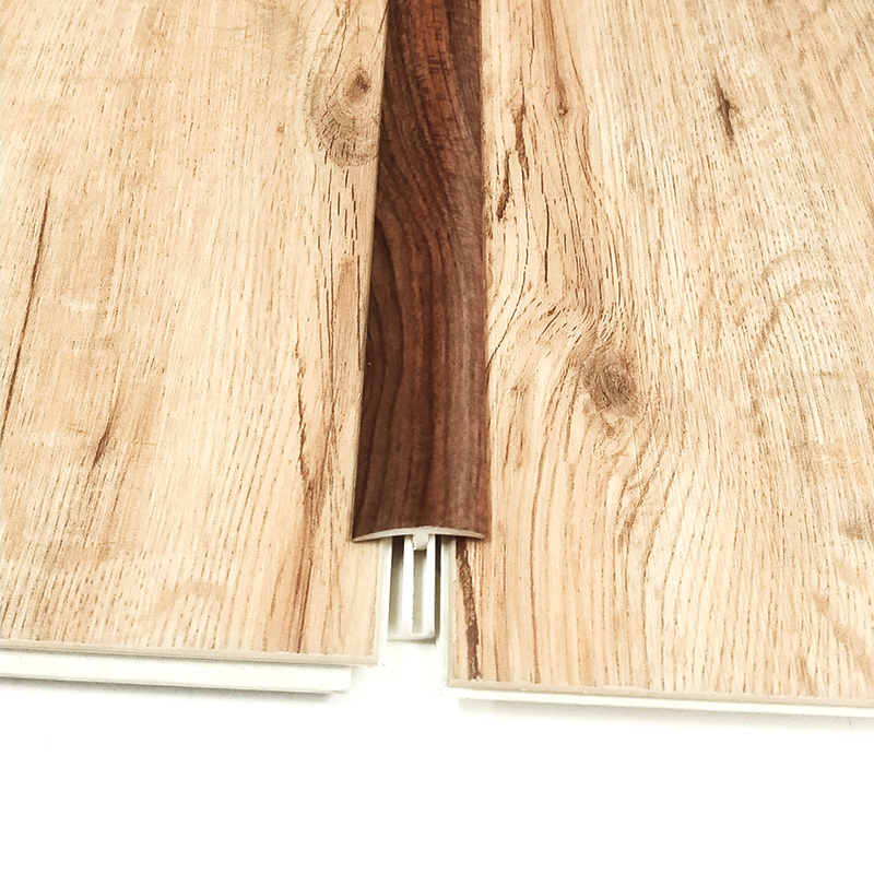 Tira de transici&oacute;n de piso de UPVC