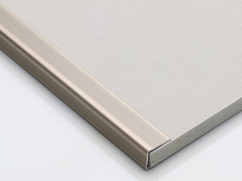 Borde cuadrado de piso laminado