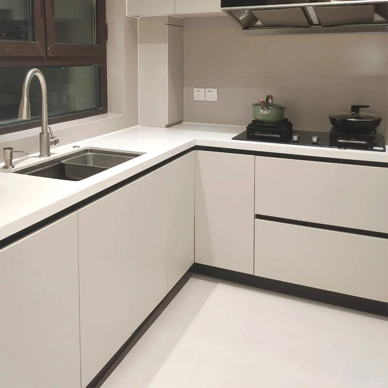 Altura del zócalo del gabinete y método de instalación