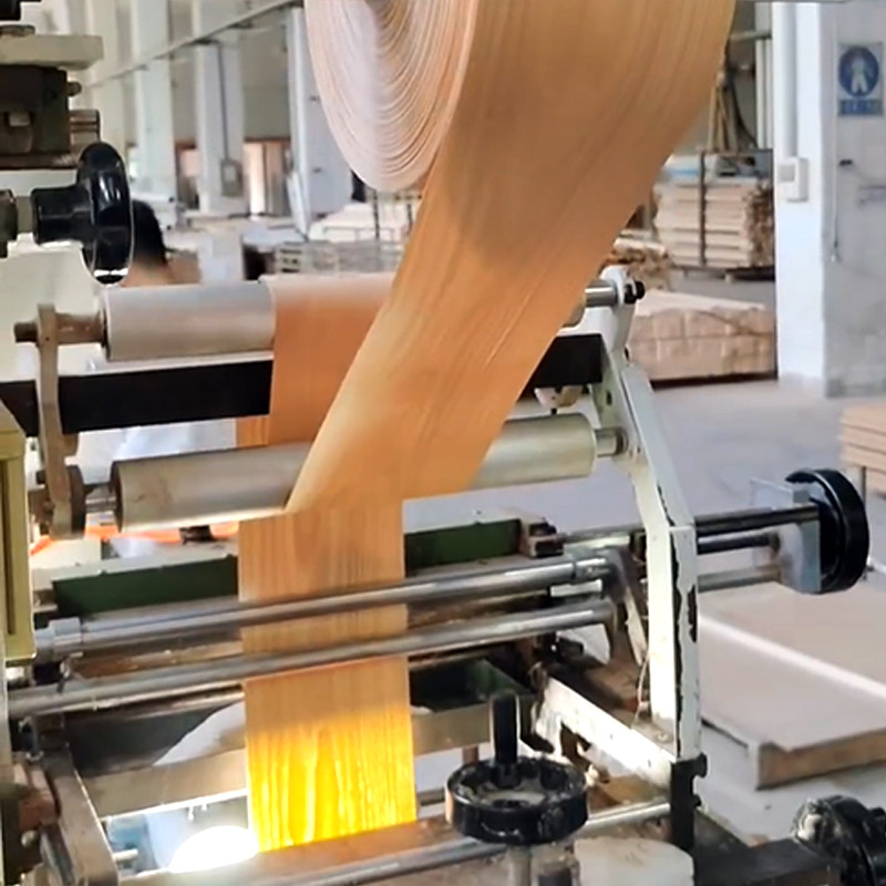 ¿Cuál es la diferencia entre el recubrimiento con pegamento frío y el recubrimiento con pegamento caliente para rodapiés?