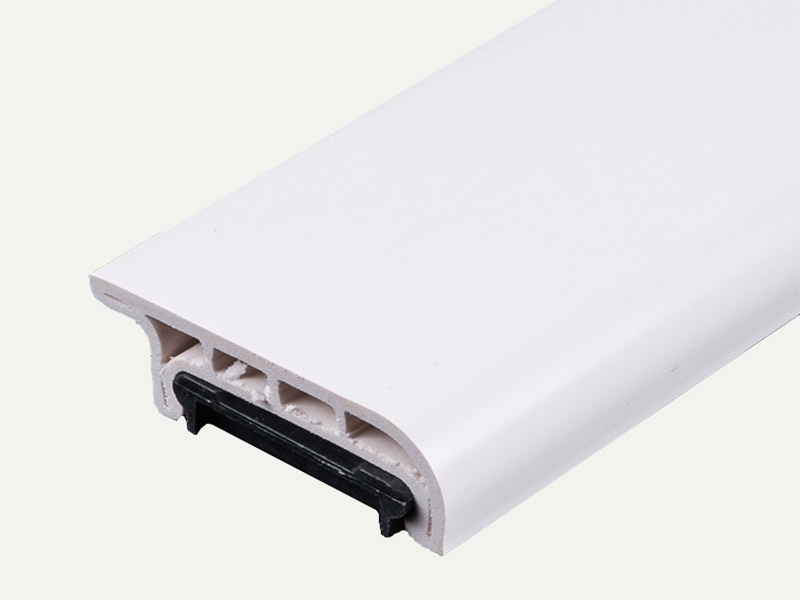 Rodapi&eacute; con clip de PVC de 50*15 mm