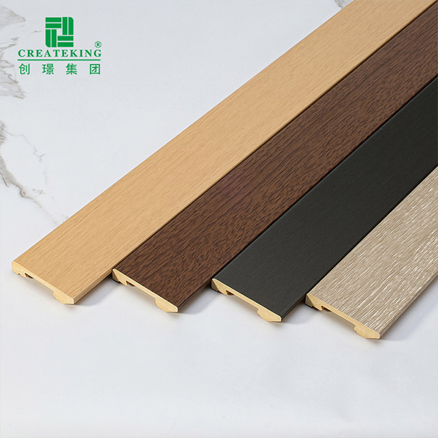 Rodapié con clip de PVC macizo de 60 x 12 mm