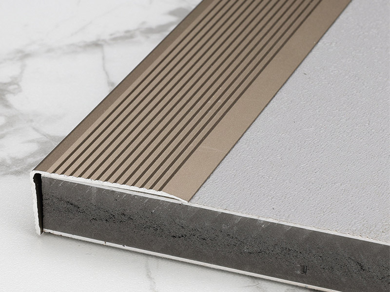 Moldura de cubierta de piso en forma de L