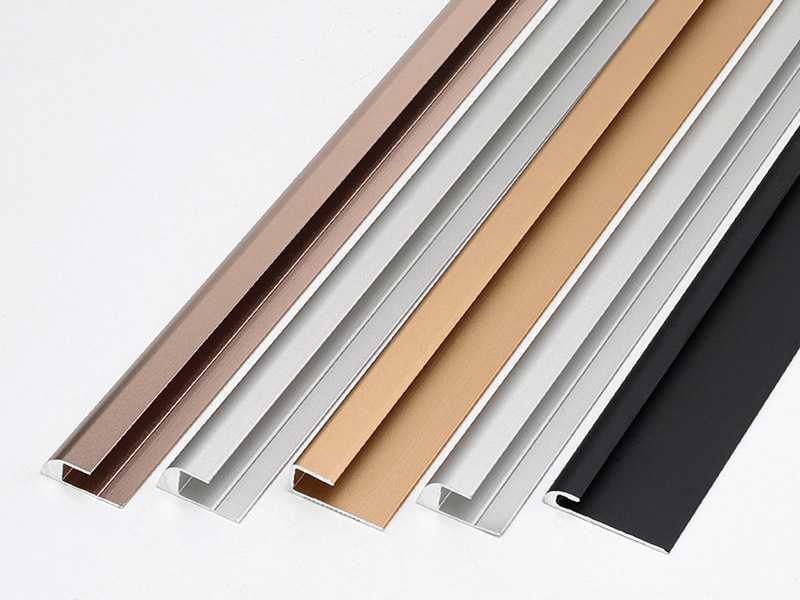 Moldura de piso en forma de C