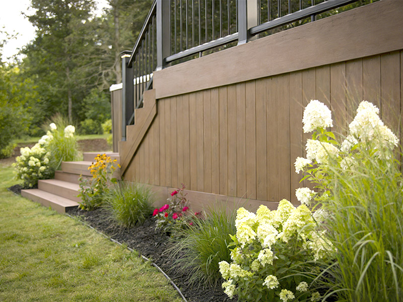 Ideas de faldones de cubierta que mejoran el atractivo exterior y ocultan el desorden debajo de la cubierta