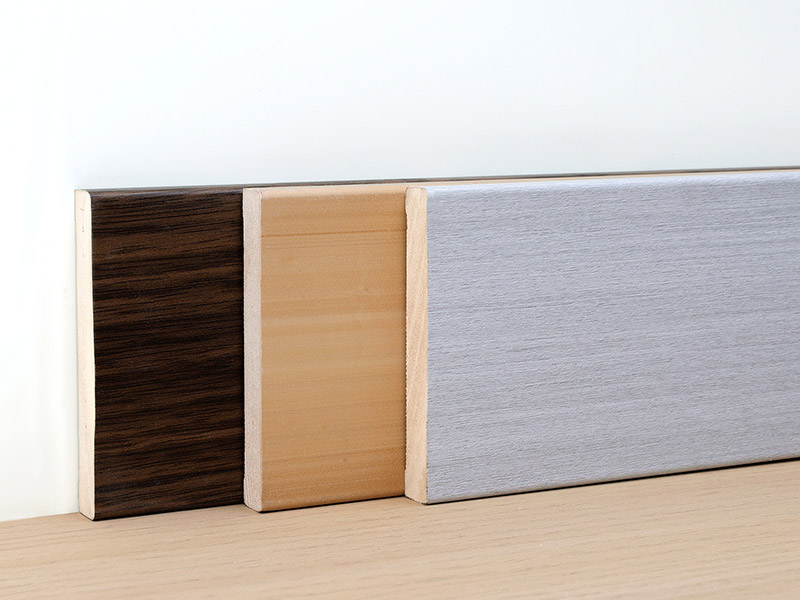 Rodapi&eacute; de madera maciza de 72*10,5 mm