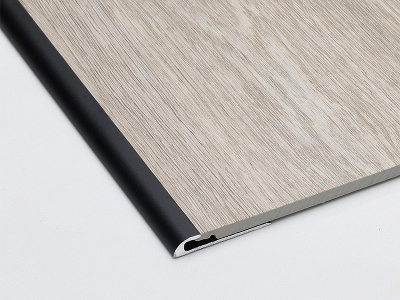 Borde del piso en forma de C