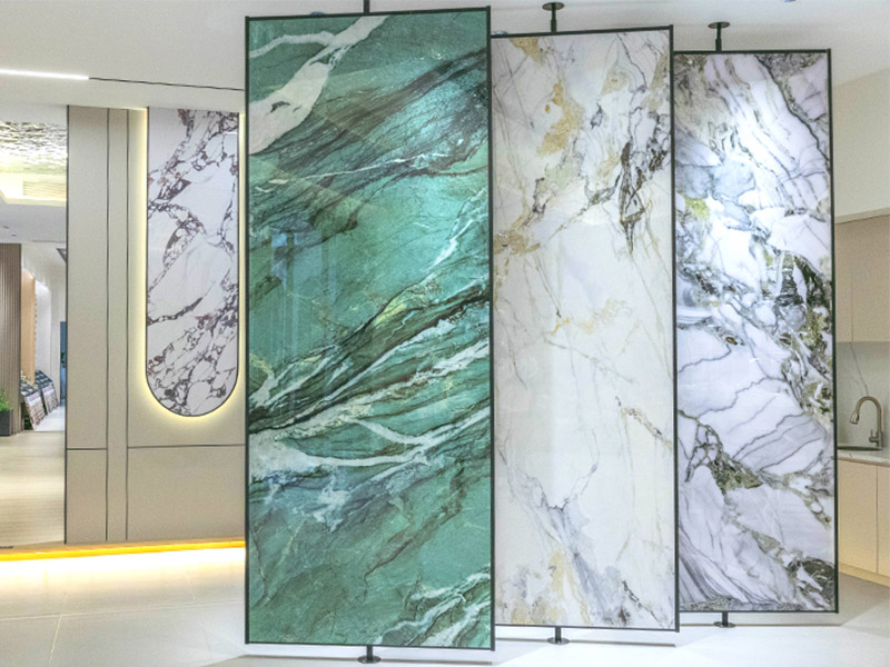 ¿Se pueden utilizar paneles de pared de cristal de carbono para el baño?