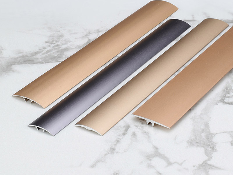 Embellecedor de cubierta de piso universal