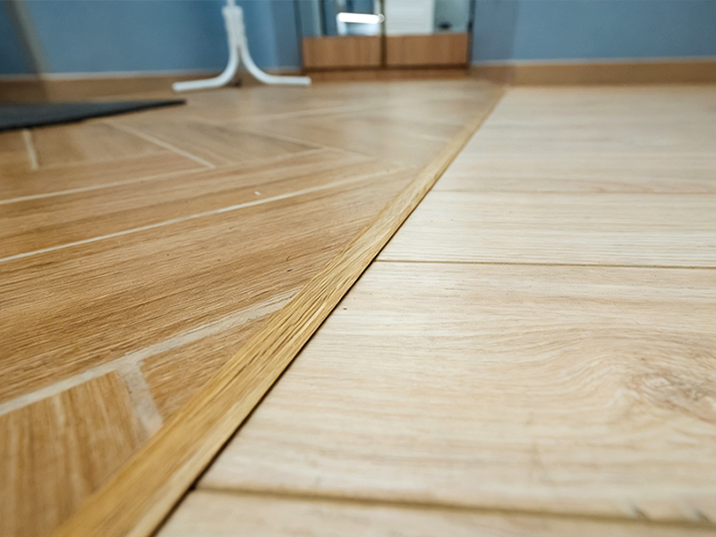 ¿Cuándo debo utilizar tiras de transición para pisos?