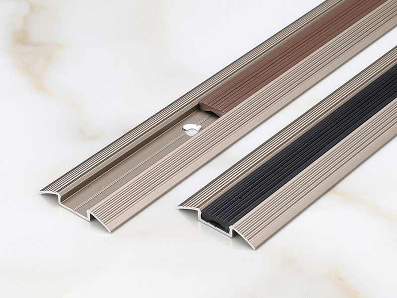 ¿Cómo se instala la barra de umbral antideslizante de aluminio?