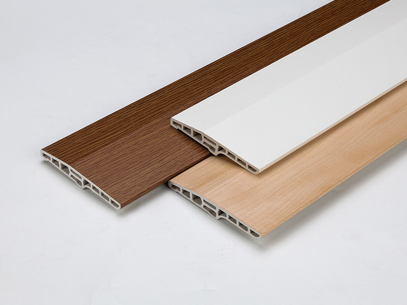 Rodapi&eacute; de PVC hueco biselado de 100*15 mm