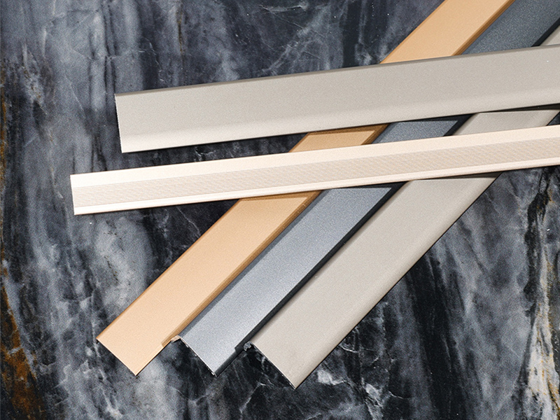 Tira de transici&oacute;n para pisos en forma de L