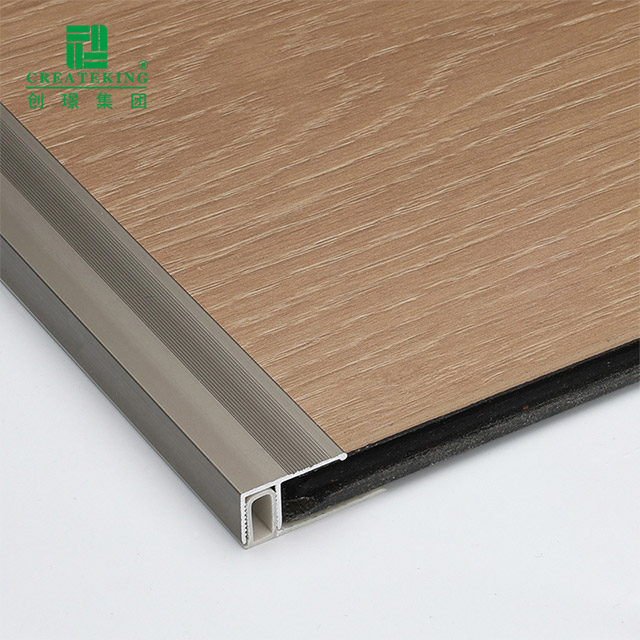 Perfil de extremo metálico de 11,71x22 mm para suelos laminados