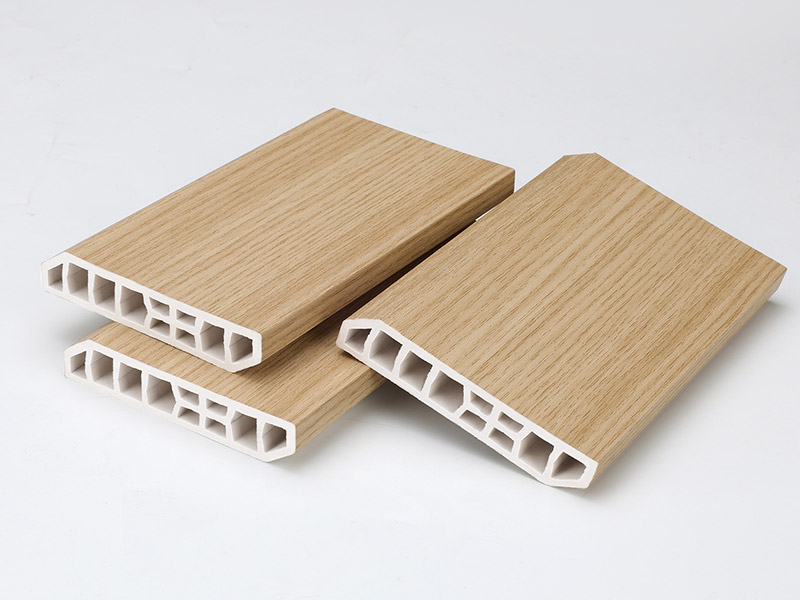 Rodapi&eacute; de PVC de 75*15 mm