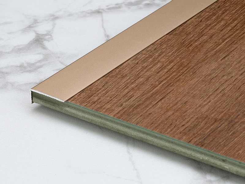 Tira de transici&oacute;n para pisos en forma de L