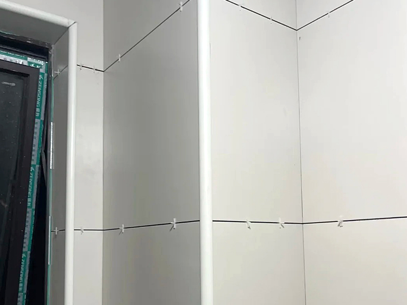 ¿Cómo se consigue que los bordes de los azulejos luzcan bien?