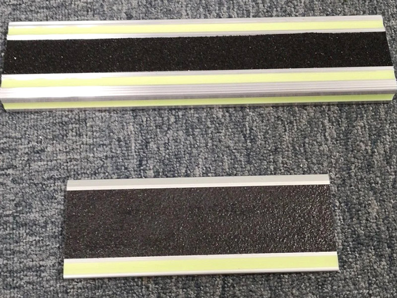 Tira luminosa para el borde de la escalera