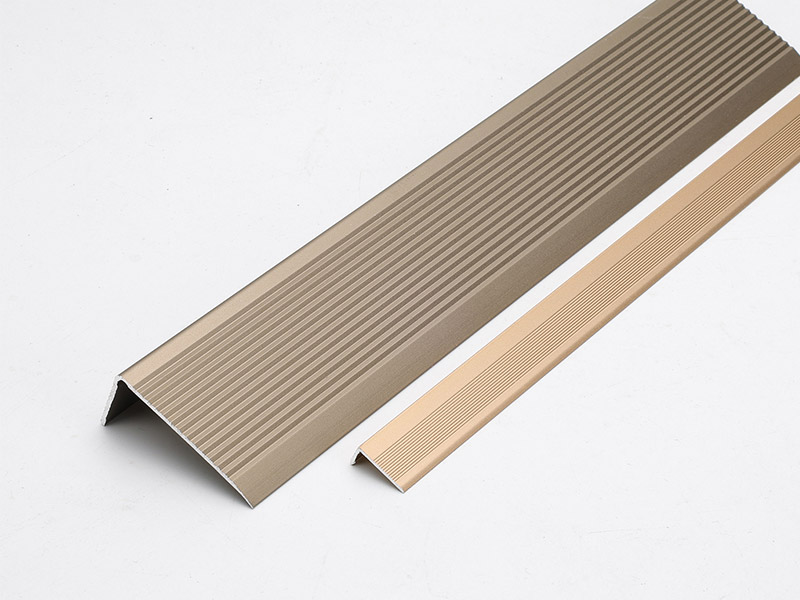 Moldura de cubierta de piso en forma de L