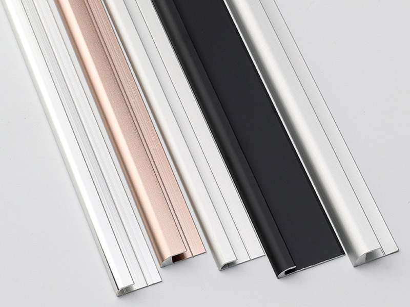 Borde de piso de metal en forma de C