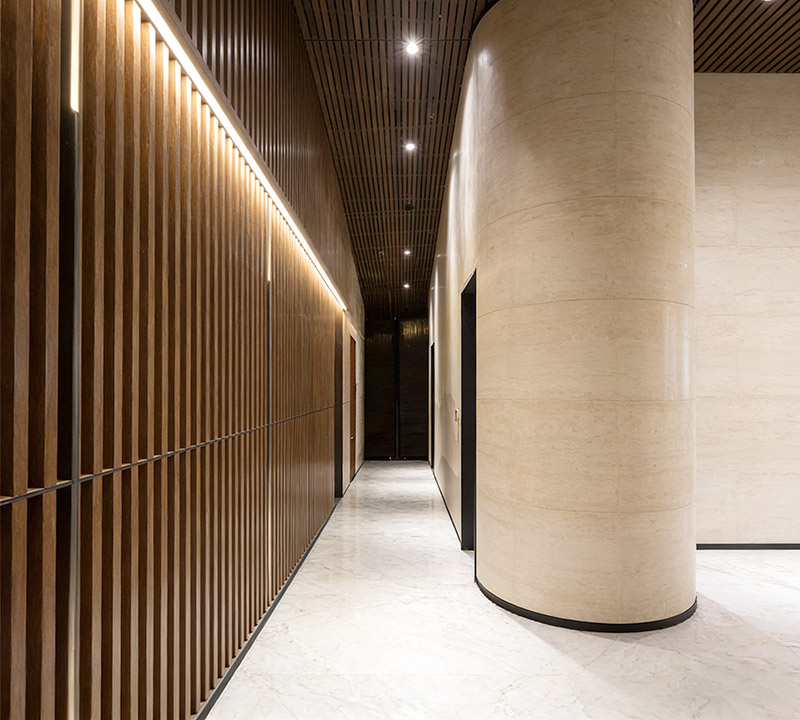 Decoraci&oacute;n de la pared del pasillo