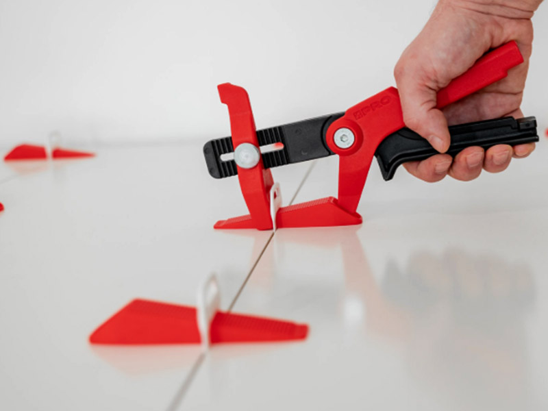 Cómo usar un sistema de nivelación de baldosas al colocar baldosas: una guía completa