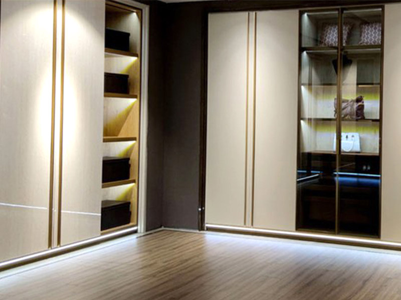 ¿Se pueden poner luces LED en los rodapiés?