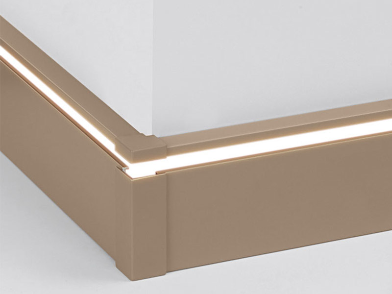 Rodapi&eacute; de aluminio LED de 50*9 mm