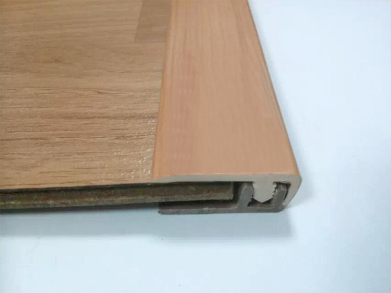 ¿Cómo ocultar el borde del suelo laminado?