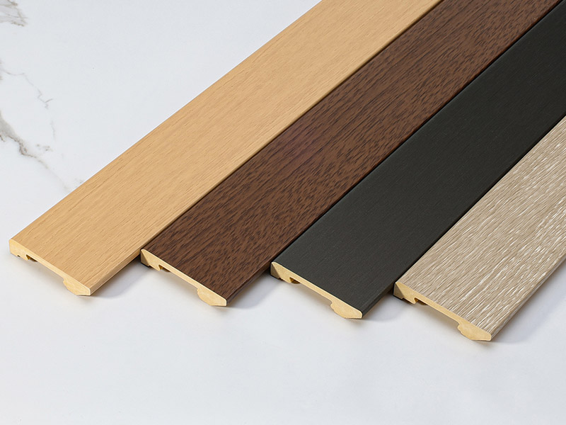 Rodapi&eacute; con clip de PVC macizo de 60 x 12 mm