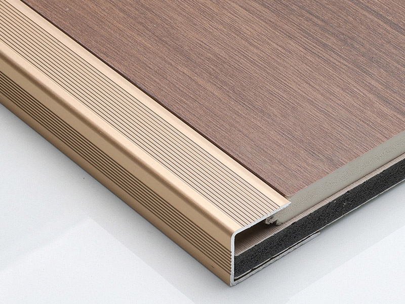 Borde de piso de aluminio con canal C