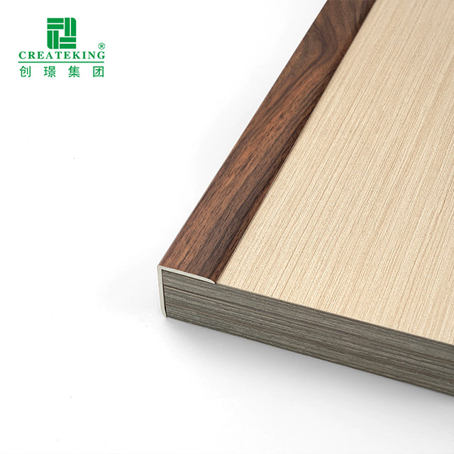 Protector de esquina de piso de madera maciza de PVC en forma de L de 32 * 28 mm 