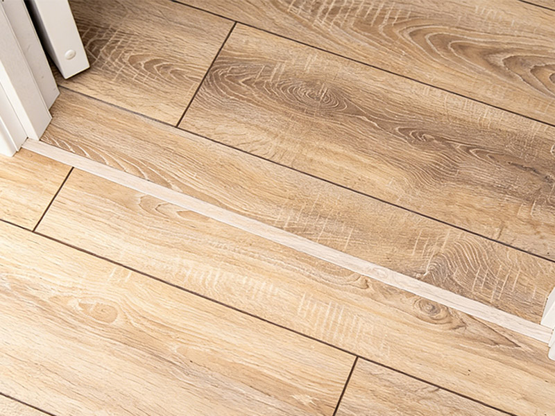 Umbrales de puerta o moldura en T