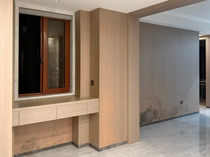 Los paneles de pared causan moho.