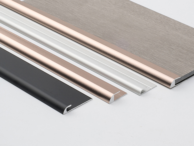 Tira embellecedora de piso de aleaci&oacute;n de aluminio en forma de C