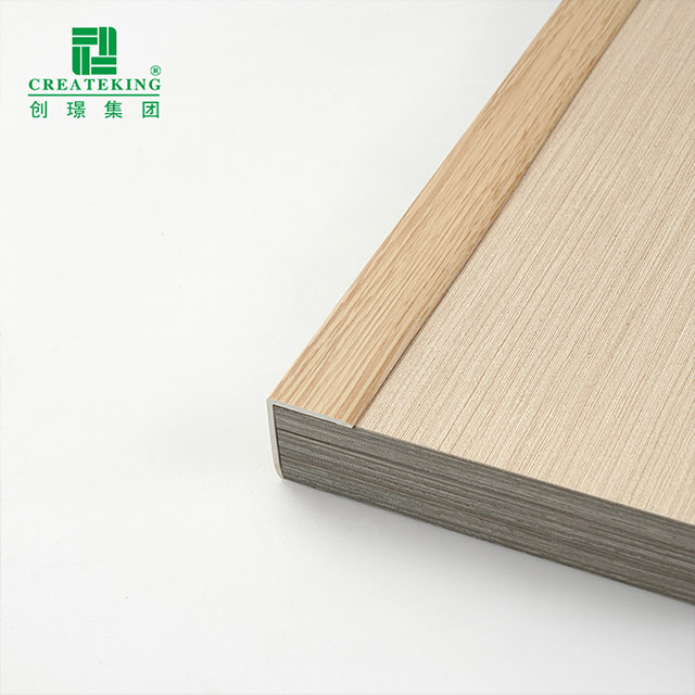 Protector de esquina de piso de madera maciza de PVC en forma de L de 32 * 28 mm 