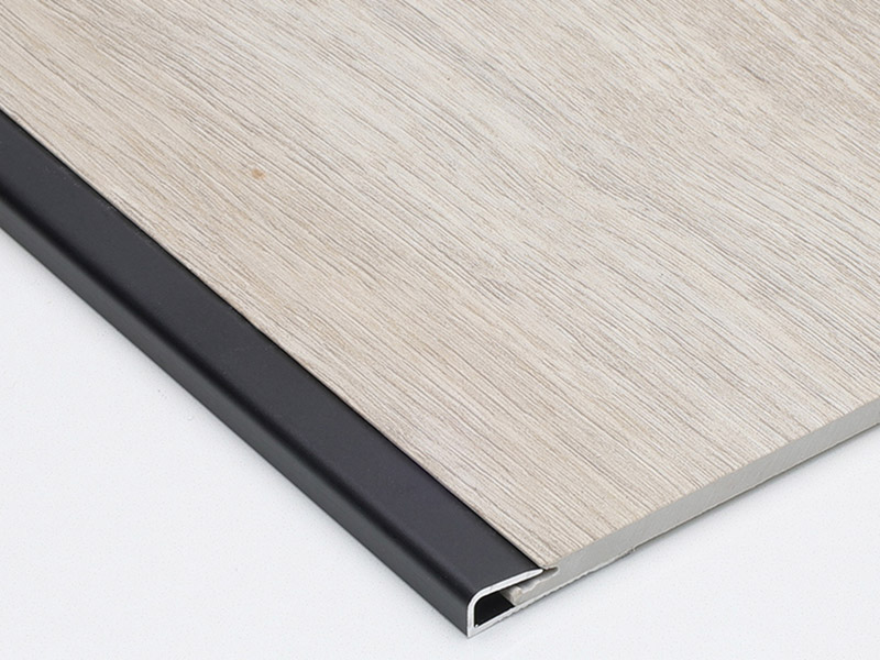 Moldura met&aacute;lica para pisos de canal C