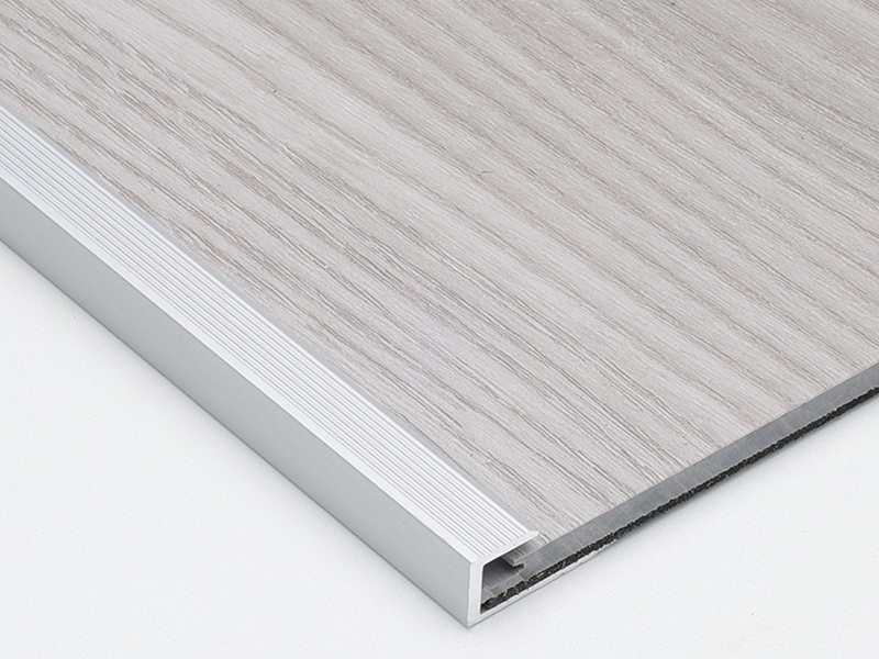 Moldura de piso de borde cuadrado