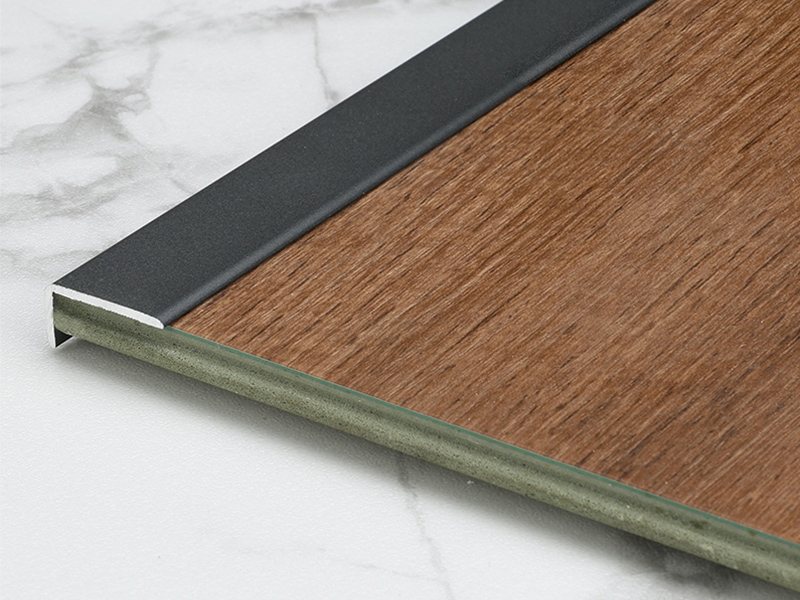 Tira protectora de borde de piso de aluminio en forma de L