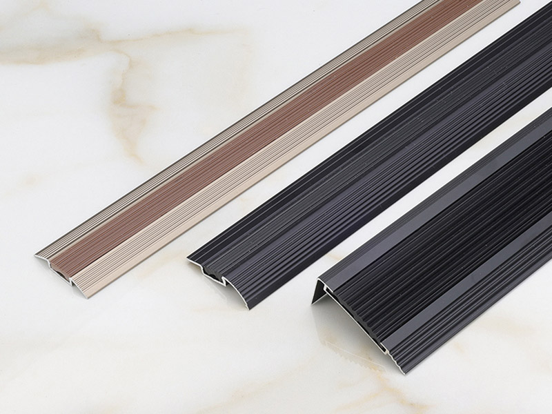 Borde de borde de escalera con inserto de goma