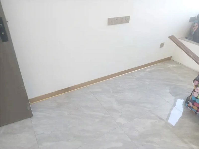 Transformar sus interiores con rodapiés de aluminio: una tendencia de diseño moderno